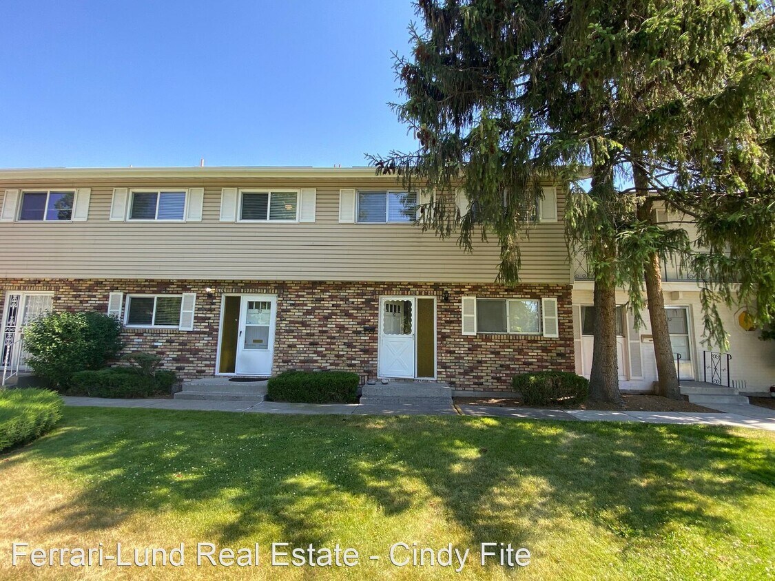 2 br, 1.5 bath House 90 Smithridge Park House Rental in Reno, NV