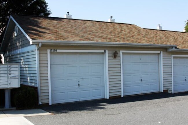 Single-car garage with lots of storage space. - 19813 Deer Valley Dr