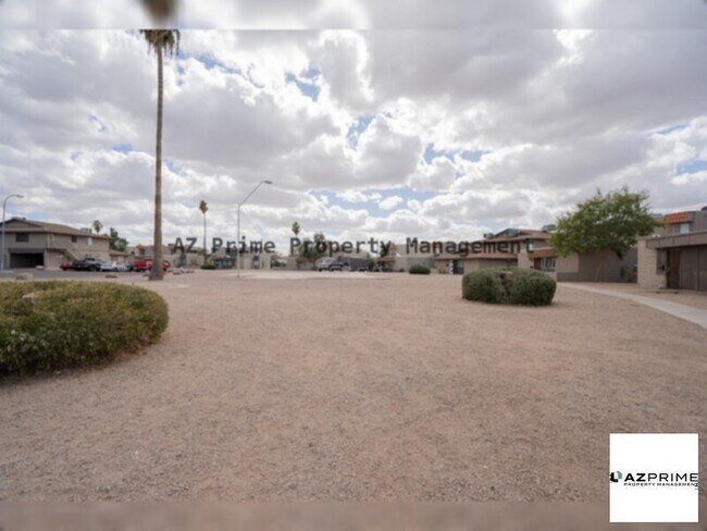 Building Photo - Charming 2BR/1BA Phoenix Condo - Prime Loc...