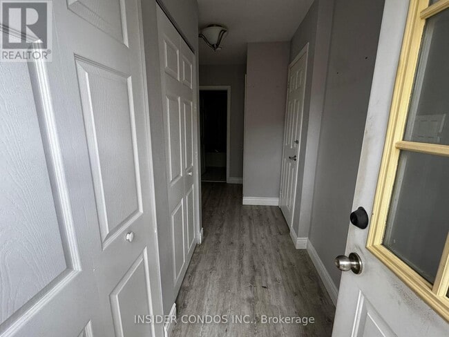 Building Photo - 49 Doncaster Dr