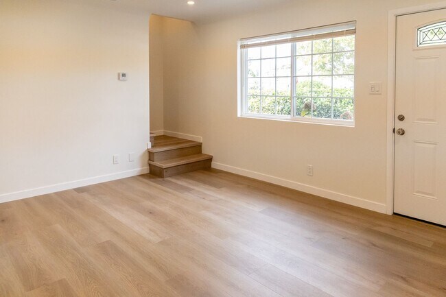 Building Photo - 1000-1006 Tilton