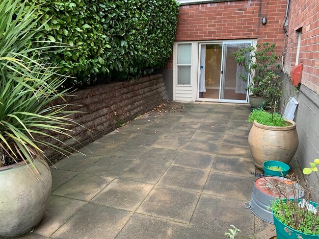 Private patio - 330 W Olympic Pl