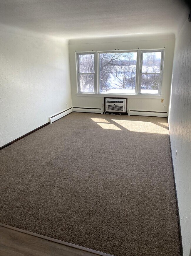 Foto del edificio - 2447 County B Rd W