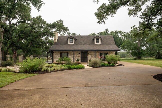 Building Photo - 812 Post Oak Dr, Dripping Springs, Texas 7...