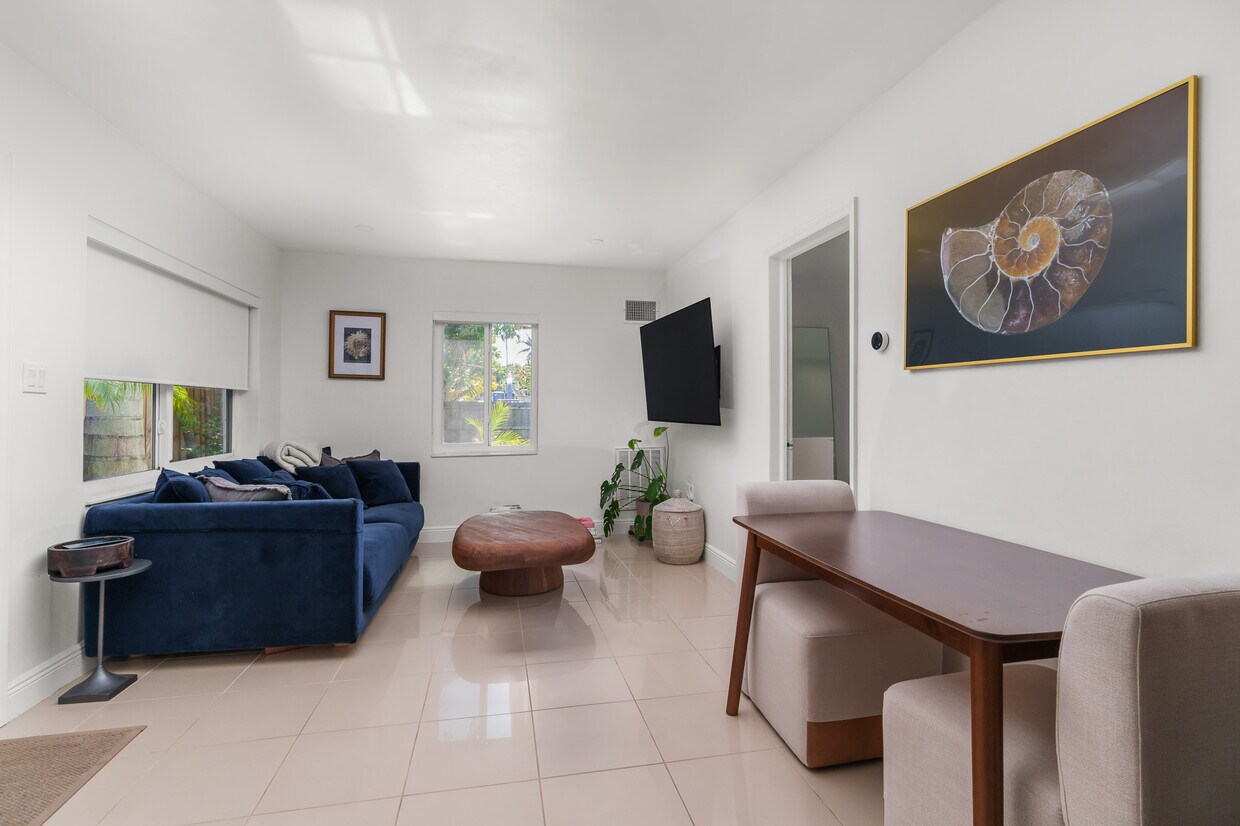 Foto principal - 1627 NE 17th Ter