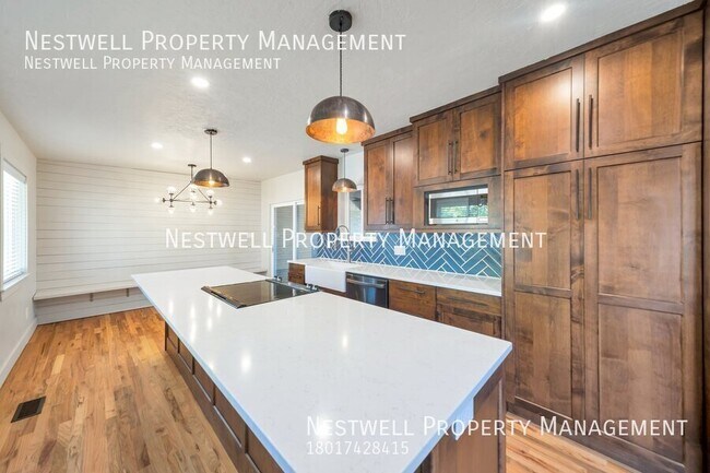 Building Photo - $250 OFF 1ST MONTH'S RENT- Charming Upstai...