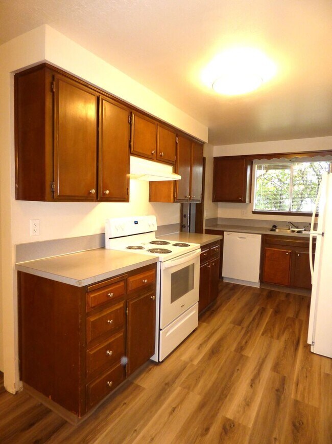 Foto del edificio - Rent Special: FREE June's Rent!!