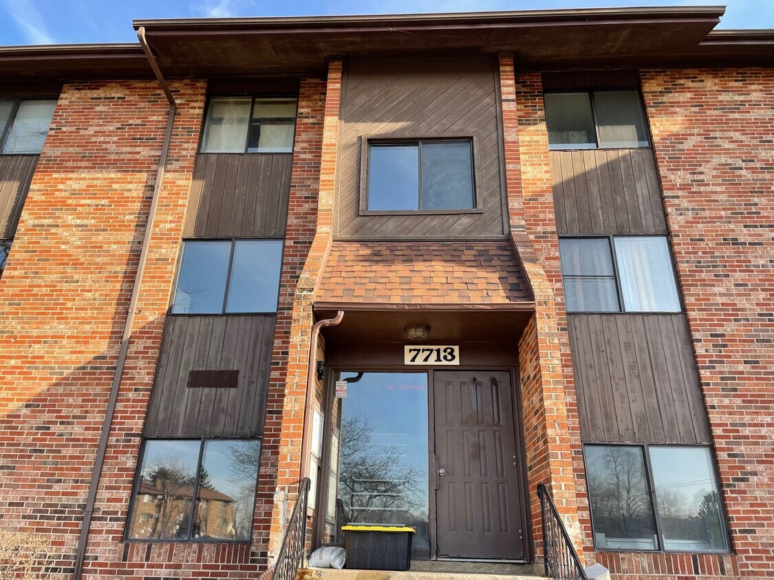 7713 Woodward Ave Unit 3B, Woodridge, IL 60517 Condo for Rent in