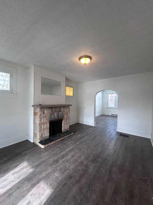 Foto del edificio - Updated 3 Bedroom Home l Marhsall Shadeland