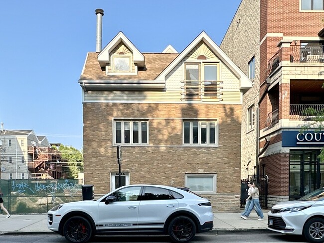 Building Photo - 3345 N Southport Ave