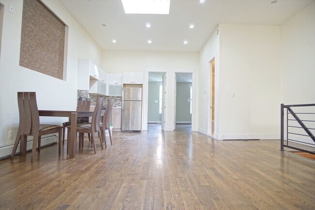 Building Photo - 88 Harman St