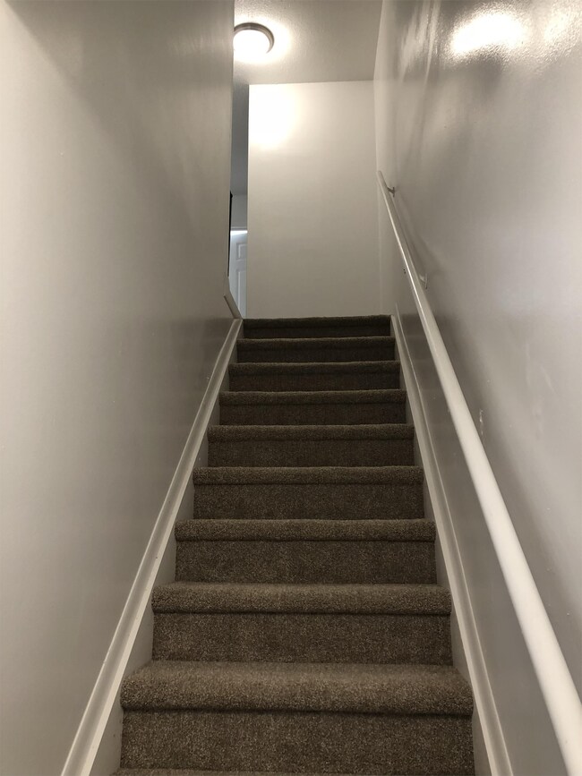 Building Photo - 222 Spring Creek Dr