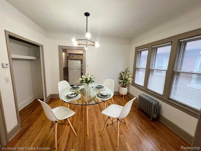 Foto del edificio - 825 Beaconsfield Ave