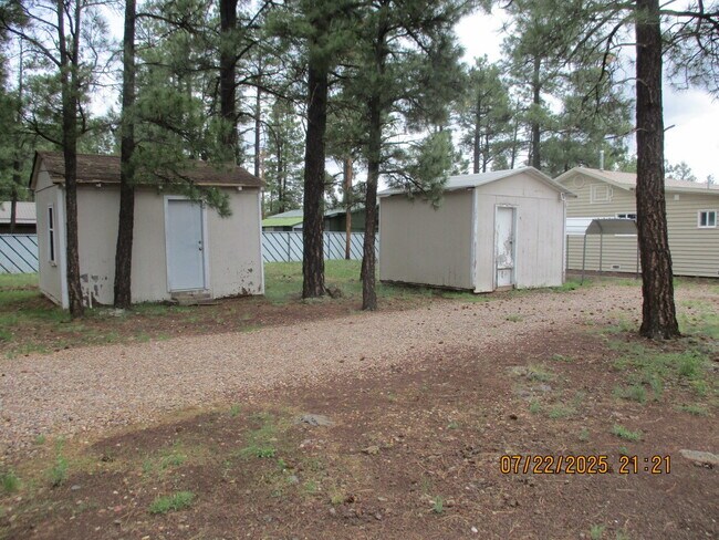 Foto del edificio - 330 S Woodland Rd