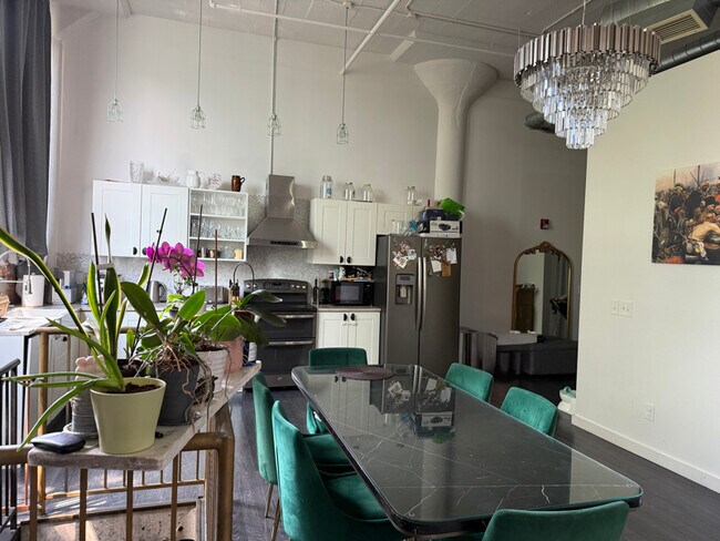 Foto del edificio - 8205 Franklin Blvd