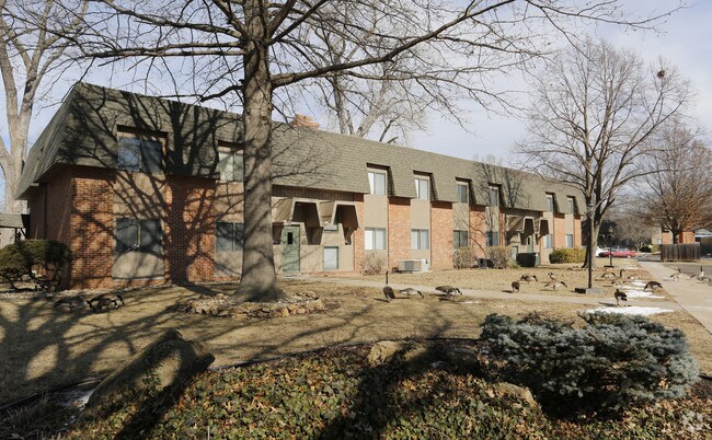 Trianon Apartments Townhomes Topeka Ks Apartments Com Trianon Apartments Townhomes Topeka Ks Apartments Com