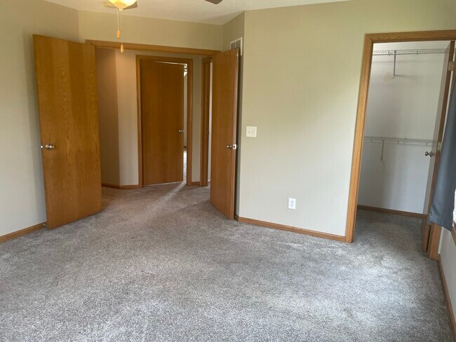 Foto del edificio - 1238 W 61st St