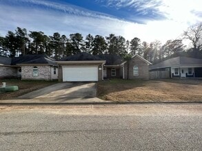 Building Photo - 514 Wisteria Dr