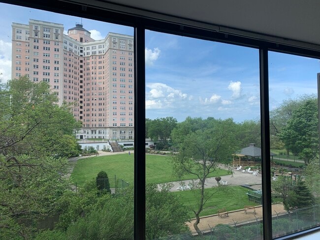 View - 5455 N Sheridan Rd