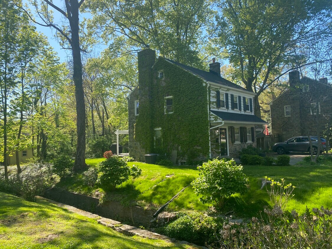 Primary Photo - 512 E Wynnewood Rd