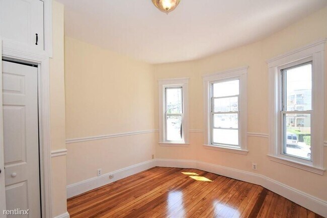Building Photo - 2 br, 1 bath  - 4 Houghton St
