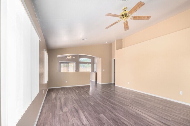 Foto del edificio - 3 Bedroom 2 Bathroom home in great Surpris...