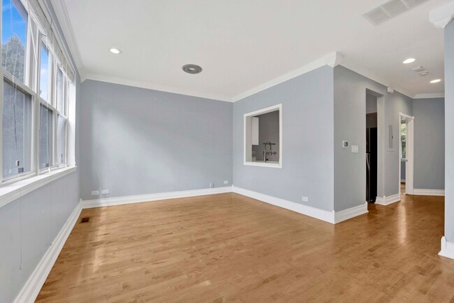 Building Photo - 754 W Evergreen Ave