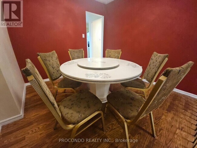 Photo du bâtiment - 74 Timberbank Blvd