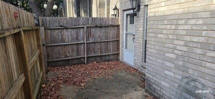 Building Photo - 17471 Red Oak Dr