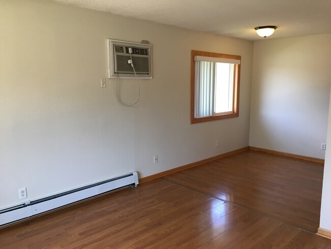 Building Photo - 2105 Hillview Road