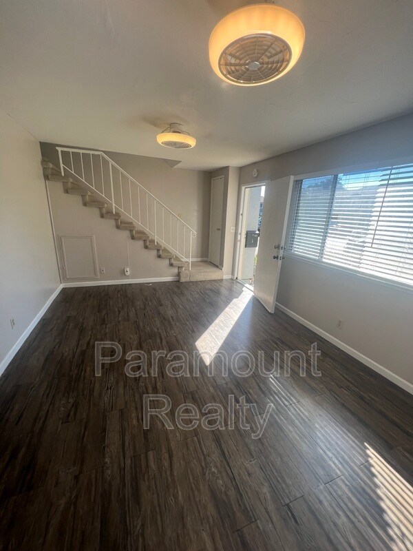 Building Photo - 578 Carpentier Way