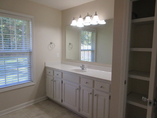 Building Photo - 4680 Great Oak Cir