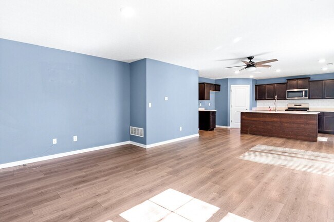 Foto del edificio - Now Leasing! Comfortable Family Home on Ke...