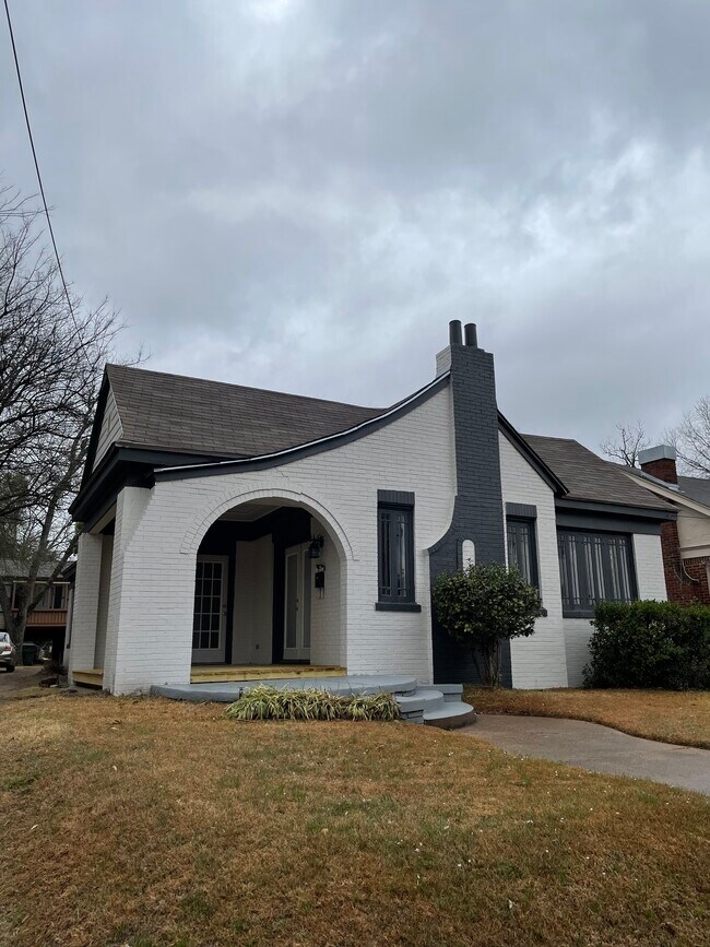 Building Photo - 431 S College Ave