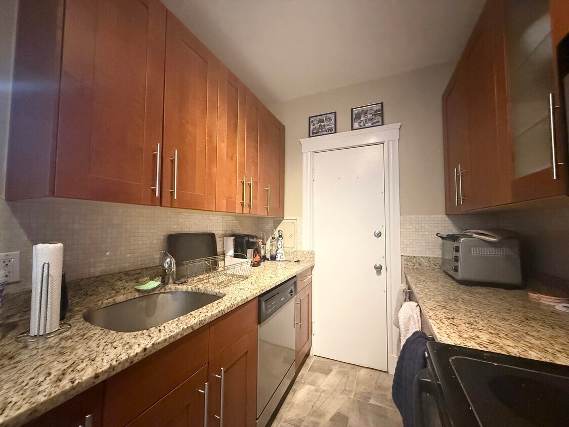 Primary Photo - 2 Sutherland Rd