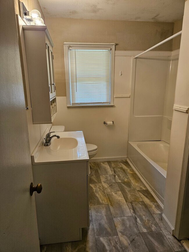 Foto del edificio - 2477 Meadow Rd
