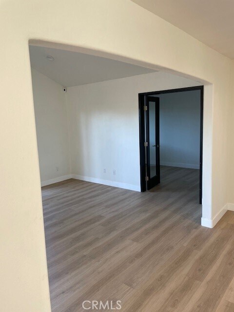 Foto del edificio - 1223 N Studebaker Rd