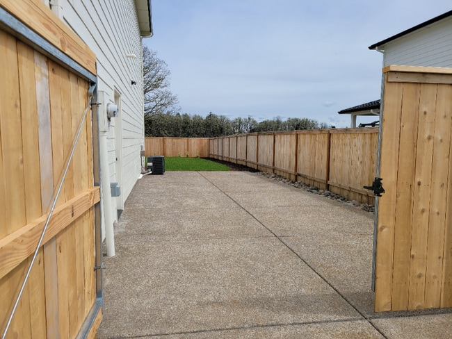Building Photo - 519 NW Cascade Mountain Dr