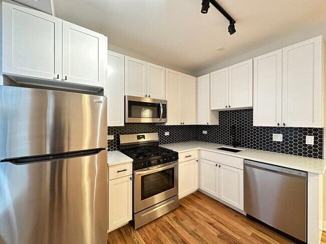 Foto del edificio - 643 W Wrightwood Ave