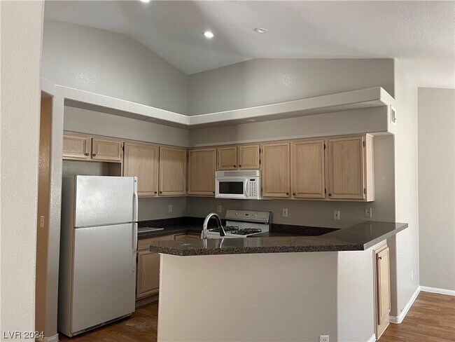 Building Photo - 379 Manti Pl
