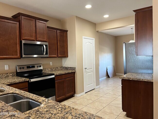 Foto del edificio - 24475 W Atlanta Ave