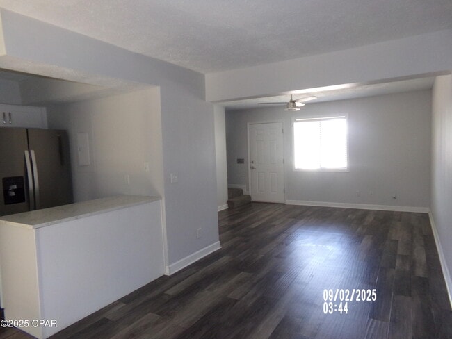 Building Photo - 420 Venetian Way