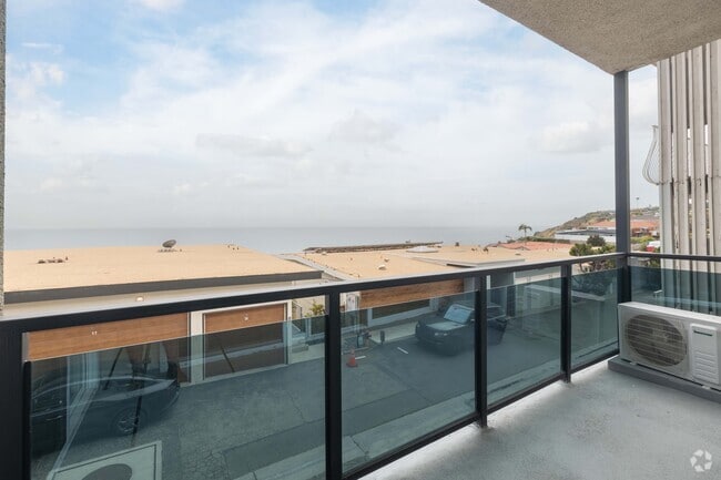 2BR, 2BA - 1,250SF - Balcony - Malibu Coastline Apartments