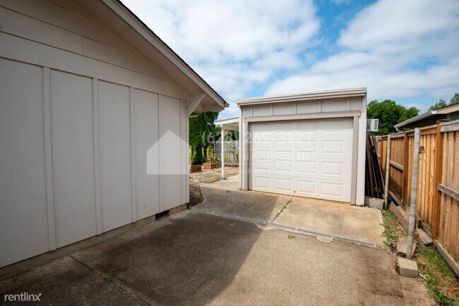 Building Photo - 3 br, 2 bath House - 2558 N 20th Street -