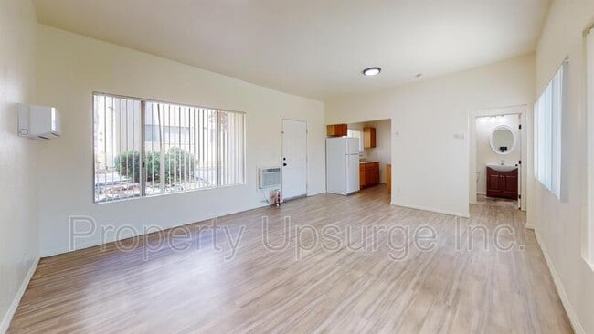 Building Photo - 715 Mary St