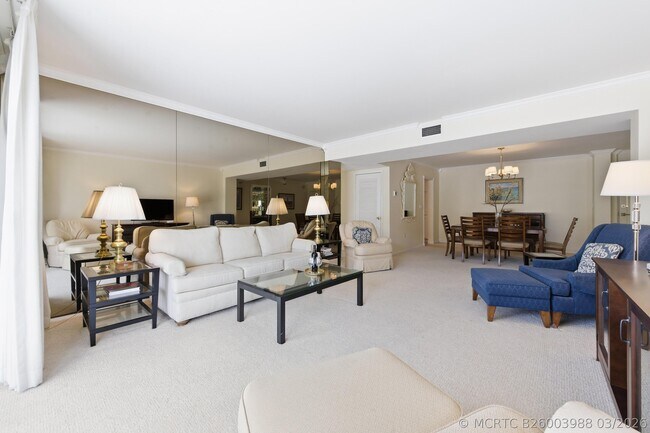 Foto del edificio - 170 N Ocean Blvd