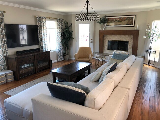 Sala de estar - 3rd piso - 852 Cypress Ave