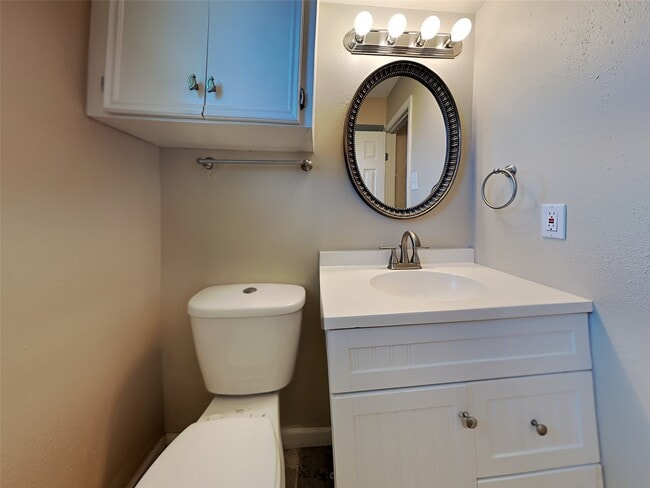 Foto del edificio - 3411 Old Oaks Dr