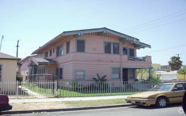 Primary Photo - 1643 Cedar Ave