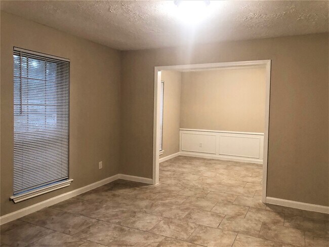 Foto del edificio - 25323 Lynbriar Ln